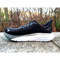 HOKA Arahi 6 Homme Black / White 9 HOKA Arahi 6 Homme Black / White -Hoka Soldes Magasin hoka arahi 6 homme black white 3