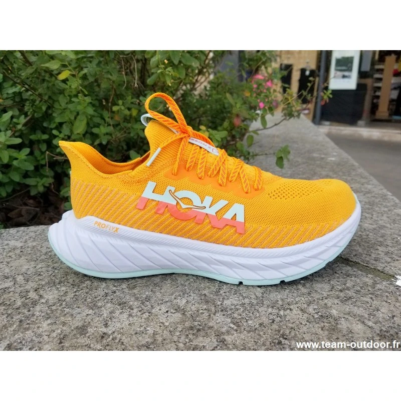 HOKA Carbon X 3 Homme Radiant Yellow / Camellia 3 HOKA Carbon X 3 Homme Radiant Yellow / Camellia – Image 3