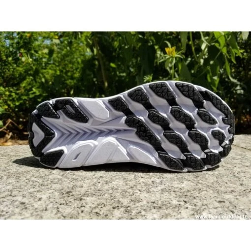 HOKA Clifton 8 Femme Black / White – Image 6