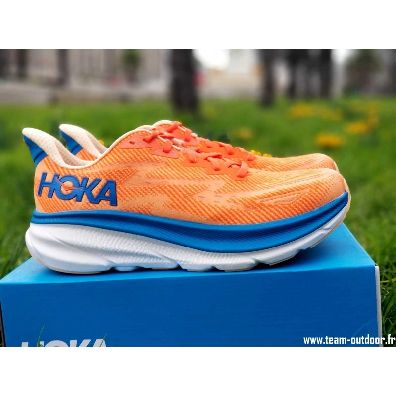 HOKA Clifton 9 Homme Vibrant Orange / Impala 2 HOKA Clifton 9 Homme Vibrant Orange / Impala – Image 2