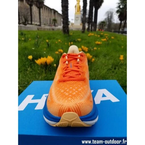 HOKA Clifton 9 Homme Vibrant Orange / Impala – Image 3