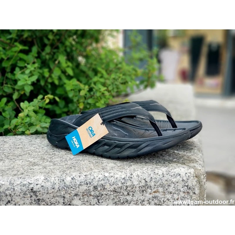 HOKA Ora Recovery Flip Homme Black / Dark Gull Gray 2 HOKA Ora Recovery Flip Homme Black / Dark Gull Gray – Image 2