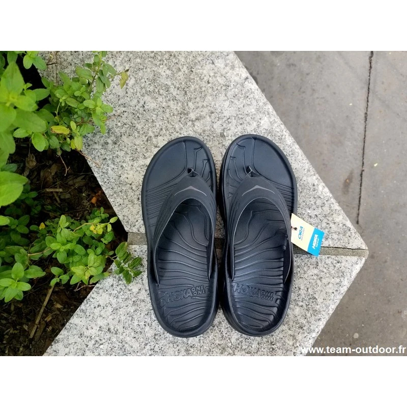HOKA Ora Recovery Flip Homme Black / Dark Gull Gray 4 HOKA Ora Recovery Flip Homme Black / Dark Gull Gray – Image 4