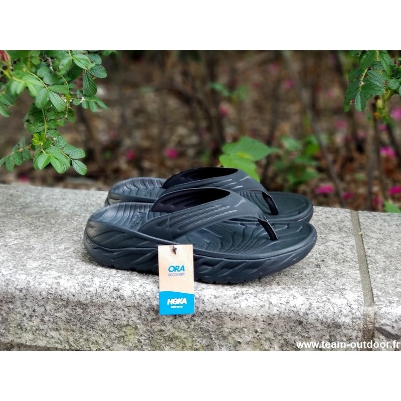HOKA Ora Recovery Flip Homme Black / Dark Gull Gray 1 HOKA Ora Recovery Flip Homme Black / Dark Gull Gray